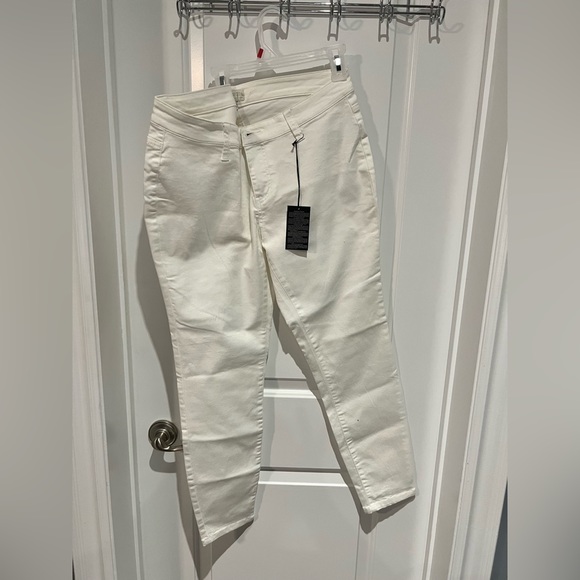 Forever 21 white jeans - Picture 3 of 4